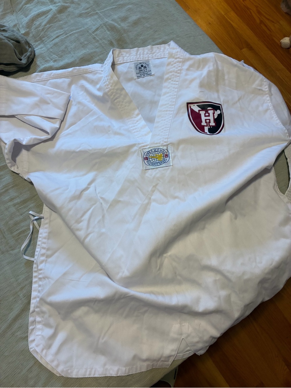 Harvard taekwondo/martial arts uniform size S/4